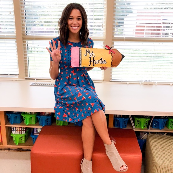 Meet your Posher, Nicole - Picture 2 of 5